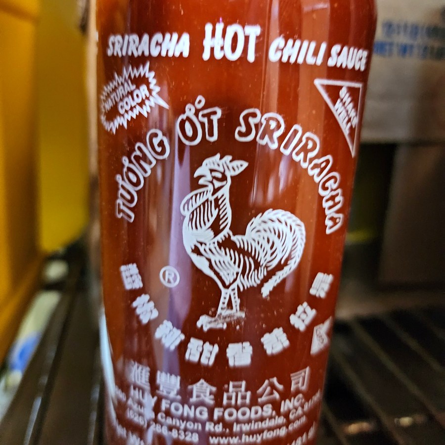 Sriracha Hot Chili Sauce — product photo